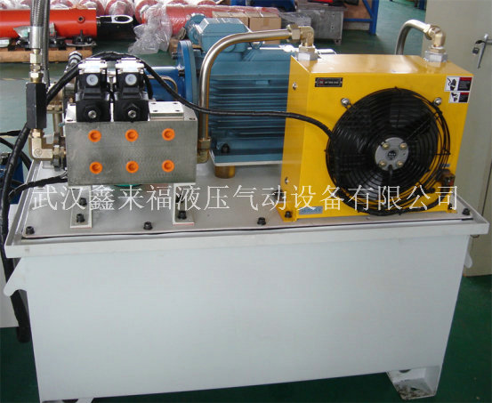 Servo hydraulic station, servo hydraulic system